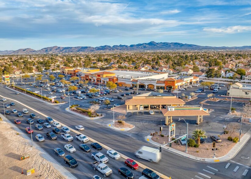 445-525 E Windmill Ln, Las Vegas, NV à louer - Photo principale - Image 1 de 9