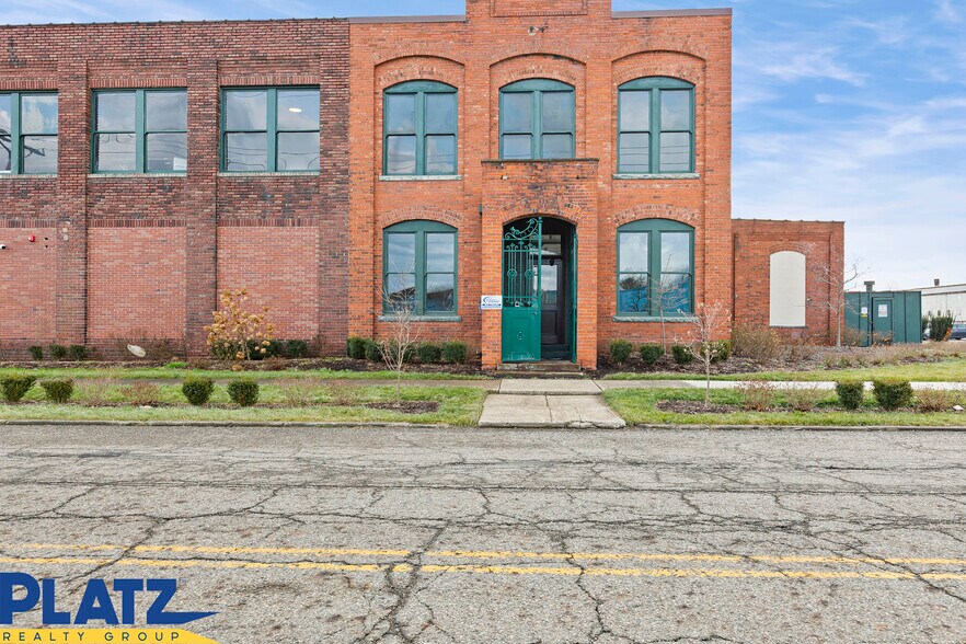 310 Dana St NE, Warren, OH à louer - Photo du bâtiment - Image 2 de 11