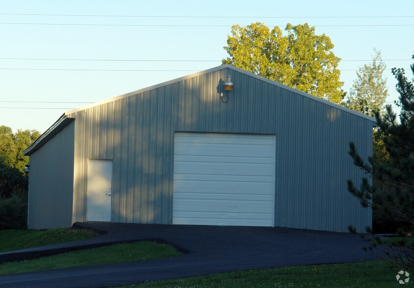 7704 Maltlage Dr, Bayberry, NY for sale - Building Photo - Image 2 of 3