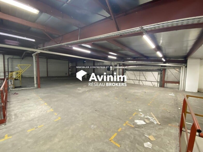 Industrial in Gières for sale - Interior Photo - Image 3 of 20