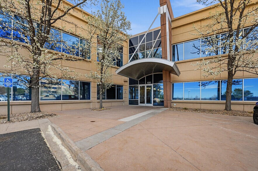 630 Plaza Dr, Highlands Ranch, CO à louer - Photo du bâtiment - Image 3 de 18