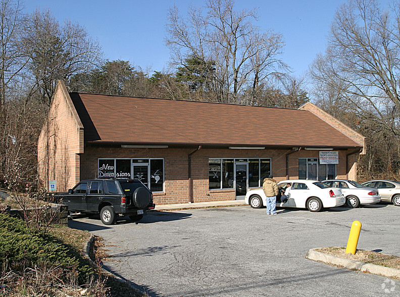 2000 S Elm Eugene St, Greensboro, NC à vendre - Photo principale - Image 1 de 1