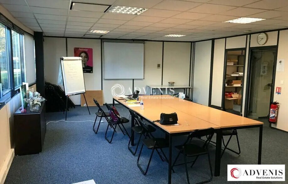 Office in Mérignac for lease - Interior Photo - Image 1 of 9