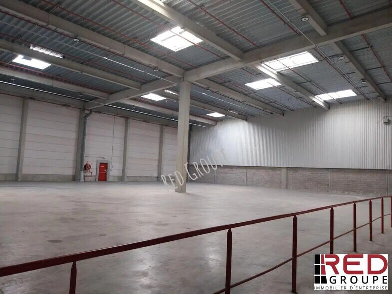 Industrial in Marseille for lease - Interior Photo - Image 1 of 6