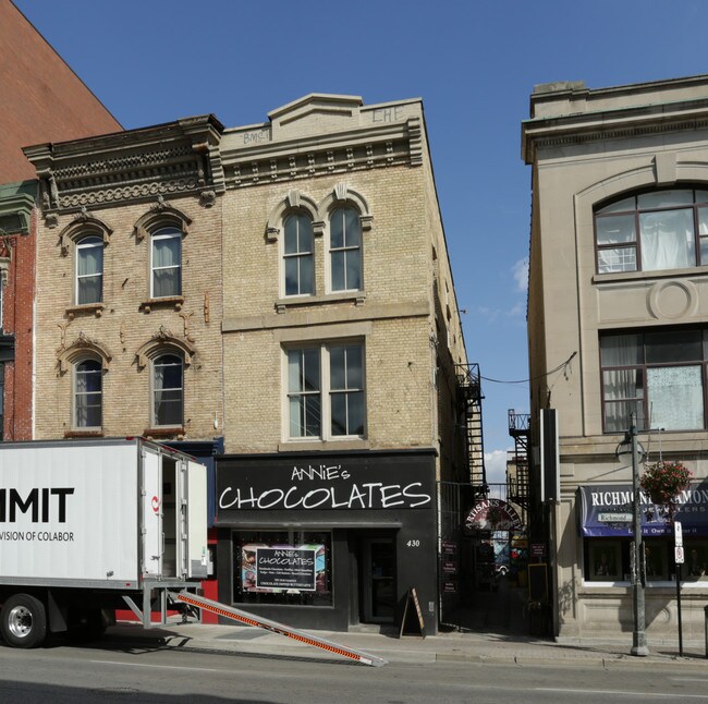 Plus de détails pour 430 Richmond St, London, ON - Commerce de détail à vendre