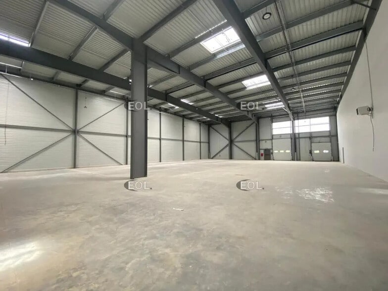 Industrial in Croissy-Beaubourg for lease - Interior Photo - Image 1 of 8