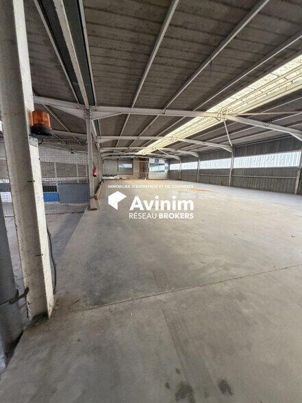 Industrial in La Ville-du-Bois for lease - Building Photo - Image 3 of 5