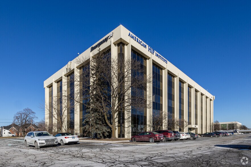 999 E Touhy Ave, Des Plaines, IL à louer - Photo principale - Image 1 de 13