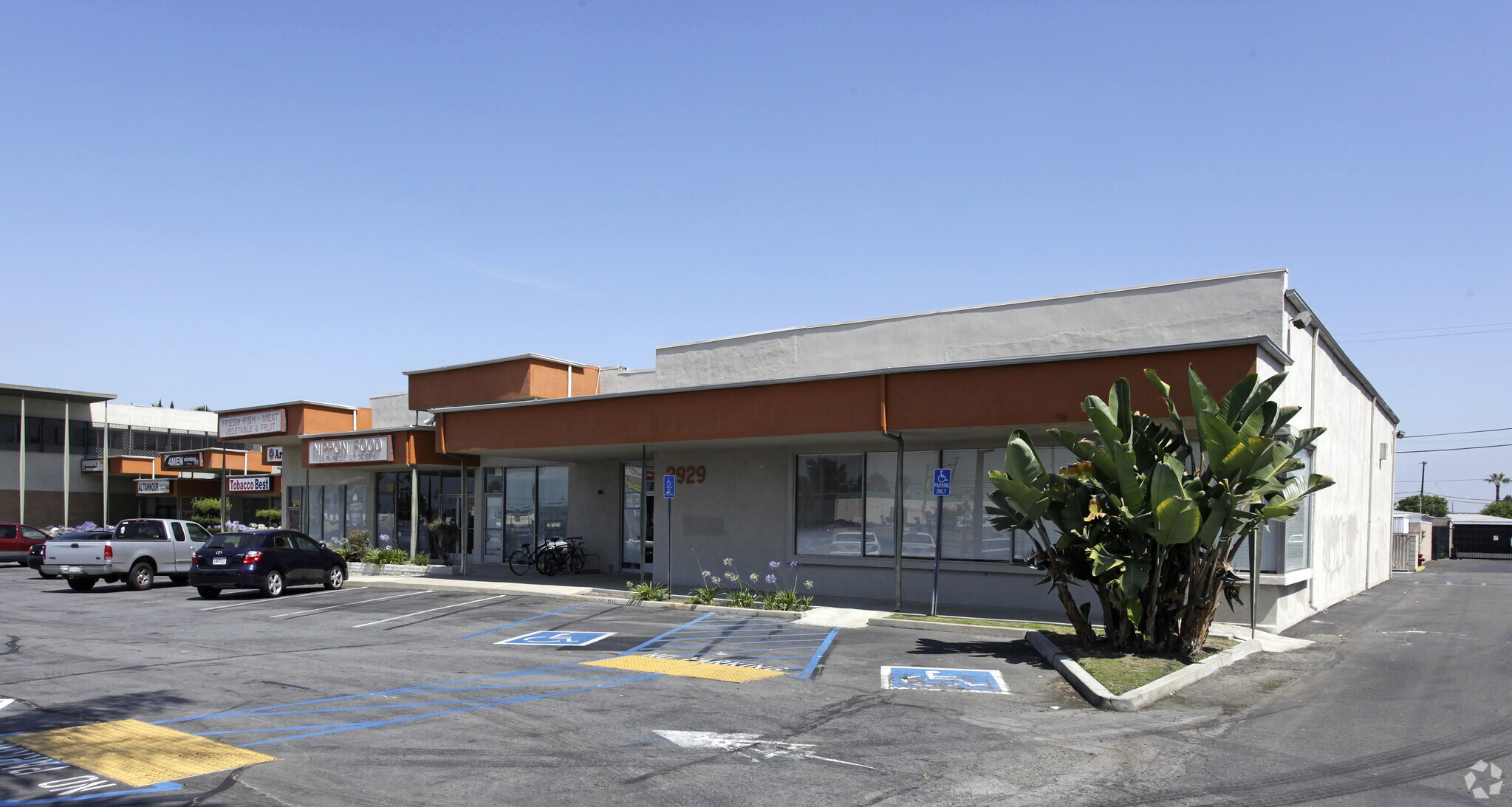 2929-2951 W Ball Rd, Anaheim, CA à louer Photo principale- Image 1 de 7