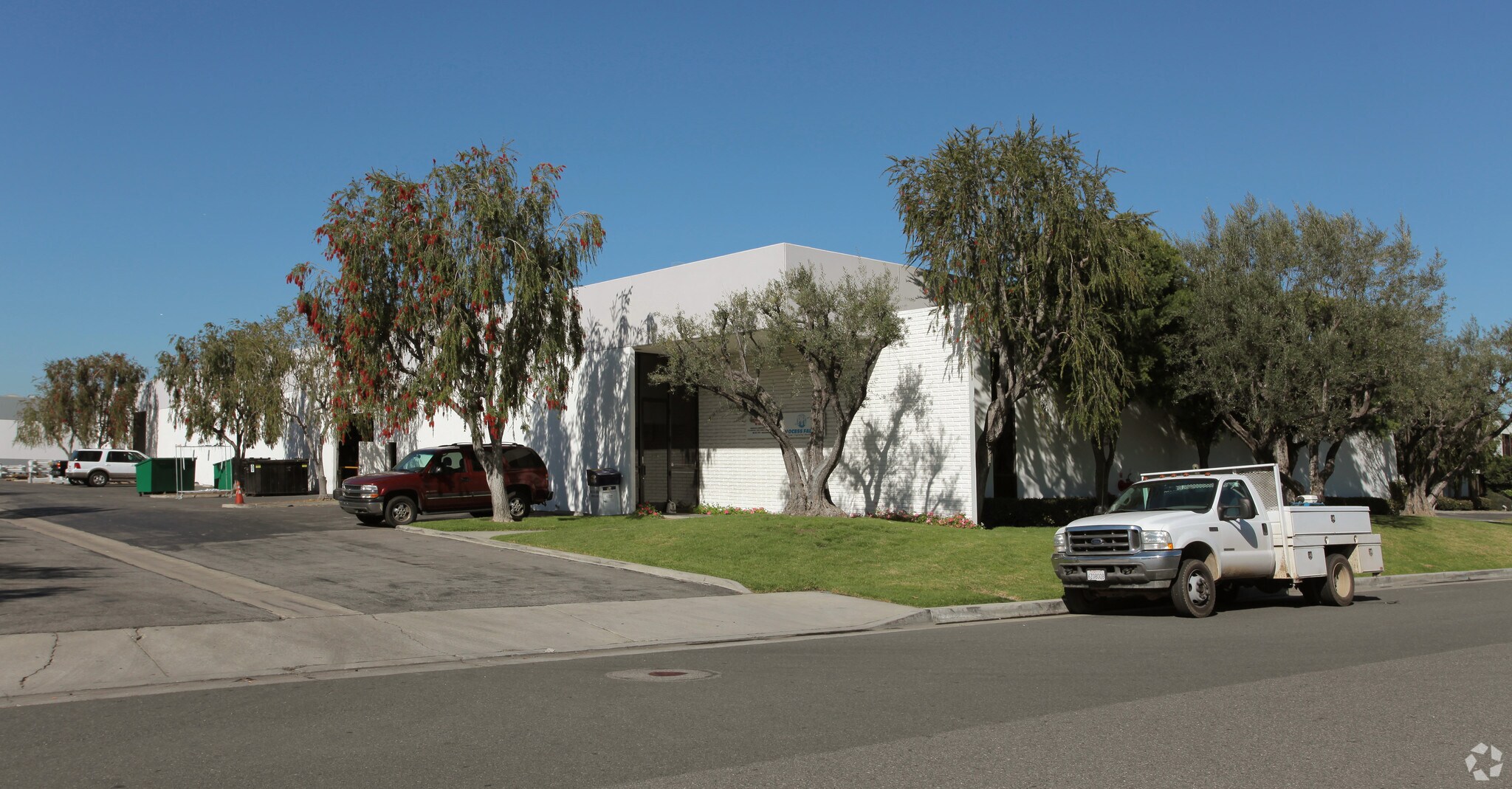 16707 Edwards Rd, Cerritos, CA à louer Photo principale- Image 1 de 6