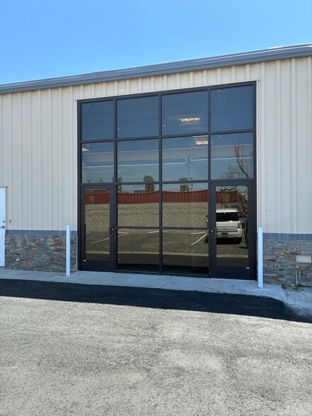 4801 District Blvd, Bakersfield, CA for lease - Building Photo - Image 3 of 8