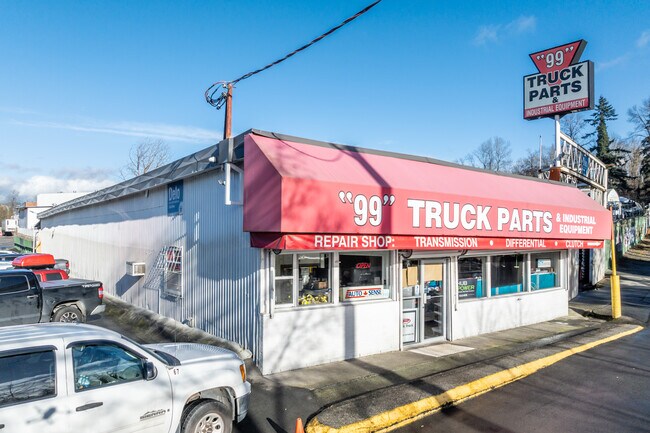Plus de détails pour 12905 King George Blvd, Surrey, BC - Industriel à vendre