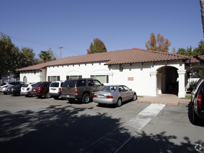 8340 Auburn Blvd, Citrus Heights, CA à louer - Photo du bâtiment - Image 3 de 13