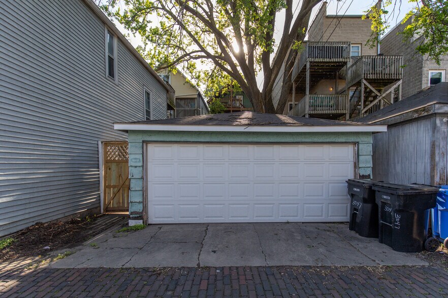3047 N Clifton Ave, Chicago, IL à vendre - Photo du bâtiment - Image 2 de 4