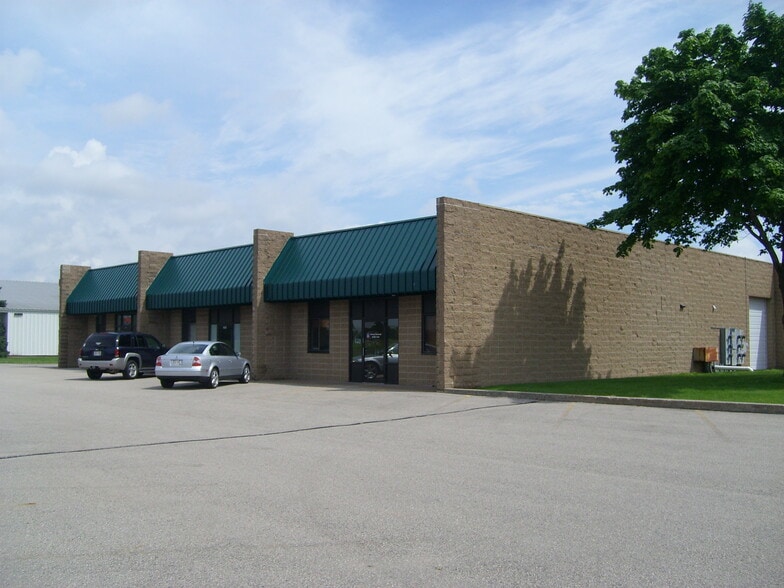 2304 W Nordale Dr, Appleton, WI for lease - Building Photo - Image 1 of 1