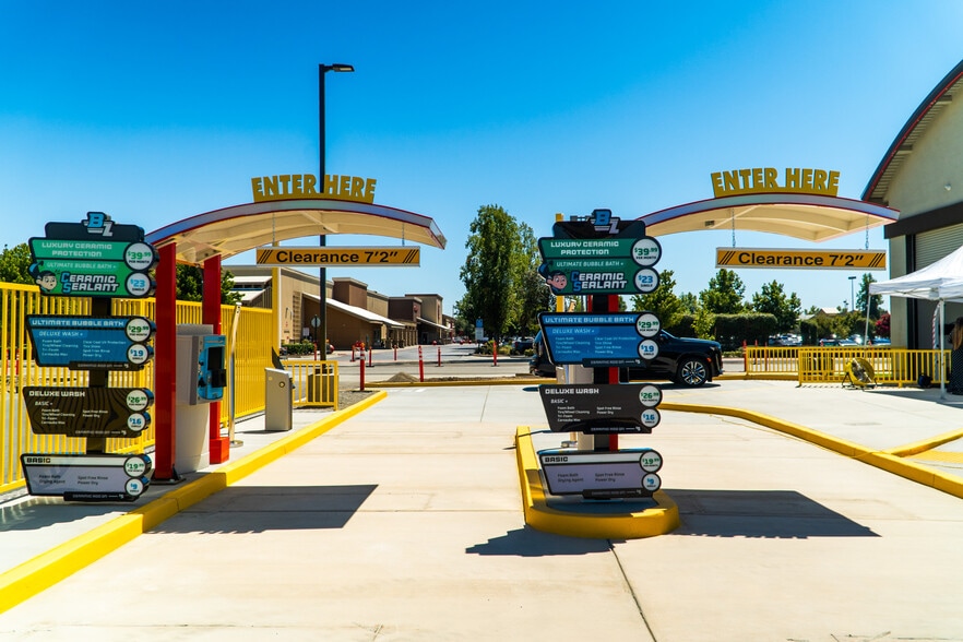 318 W Shannon Pky, Visalia, CA à vendre - Photo du bâtiment - Image 2 de 13