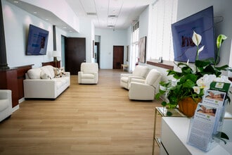 16062 Southwest Fwy, Sugar Land, TX for lease Interior Photo- Image 1 of 7