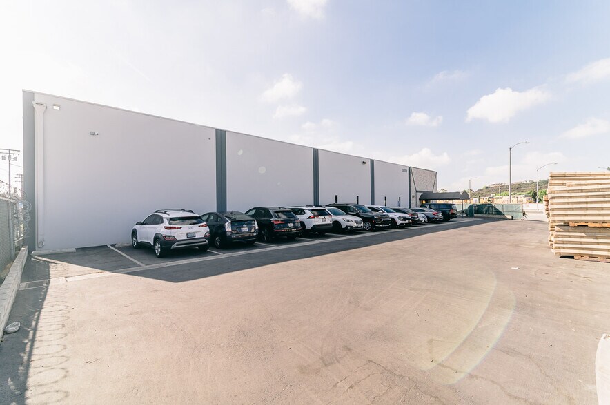 19010 S Alameda St, Rancho Dominguez, CA à louer - Photo du bâtiment - Image 3 de 87