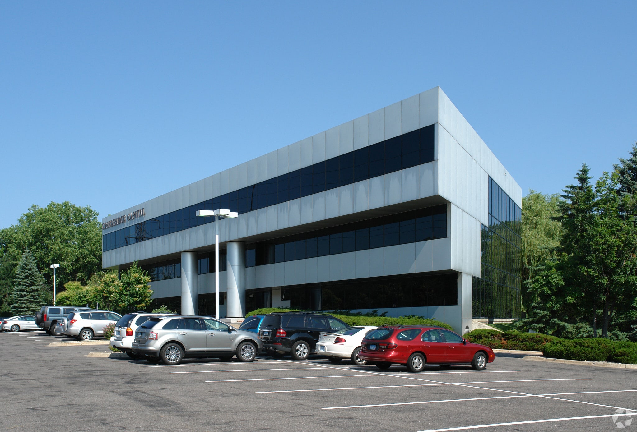 7807 Creekridge Cir, Bloomington, MN for lease Primary Photo- Image 1 of 11