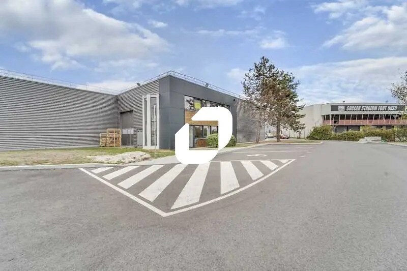 Flex dans Sainte-Geneviève-des-Bois à louer Photo du bâtiment- Image 1 de 10