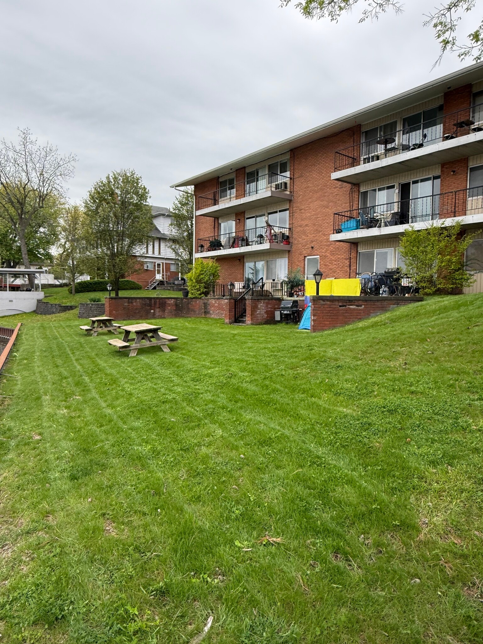 408 N Liberty St, Belleville, MI à vendre Photo du bâtiment- Image 1 de 41
