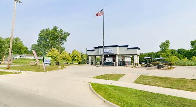 Plus de détails pour 717 Brown Rd, Lake Orion, MI - Commerce de détail à vendre