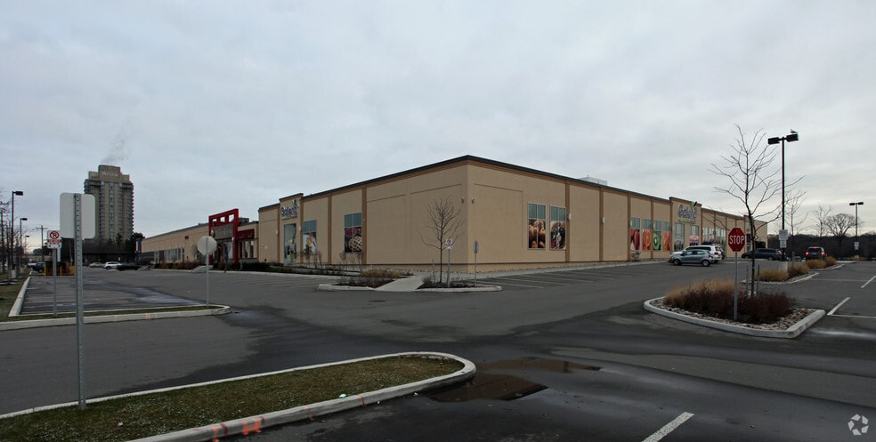 865 York Mills Rd, Toronto, ON à louer - Photo du bâtiment - Image 3 de 11