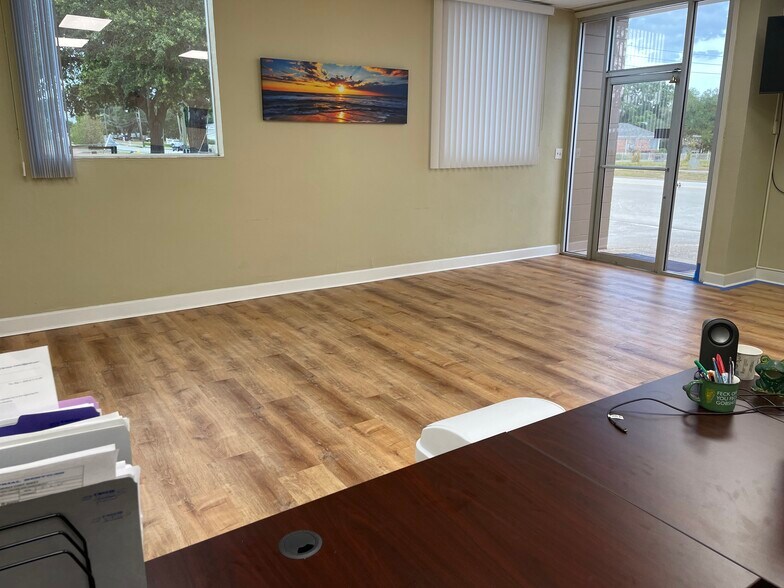 221 N Scenic Hwy, Frostproof, FL à louer - Hall d’entrée - Image 2 de 10