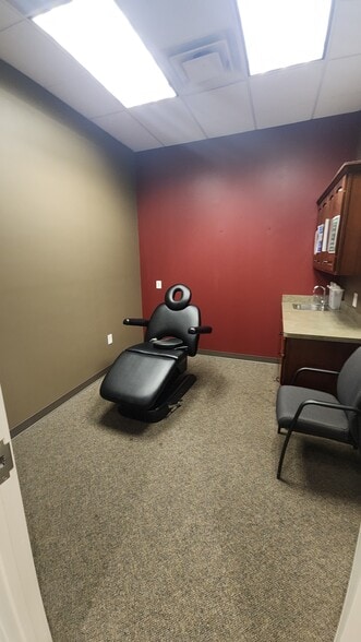 6621-6627 Centerville Business Pky, Dayton, OH for lease - Interior Photo - Image 3 of 12