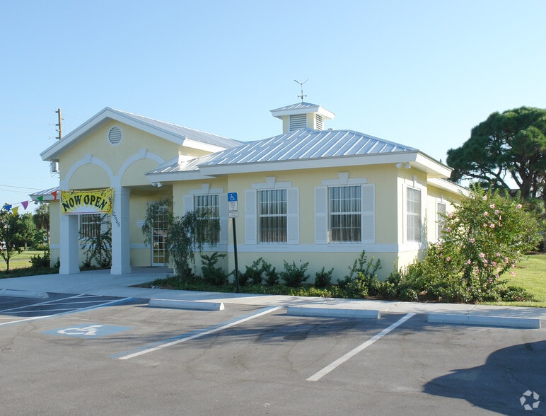 2555 Pinellas Point Dr S, Saint Petersburg, FL à vendre - Photo du bâtiment - Image 2 de 4