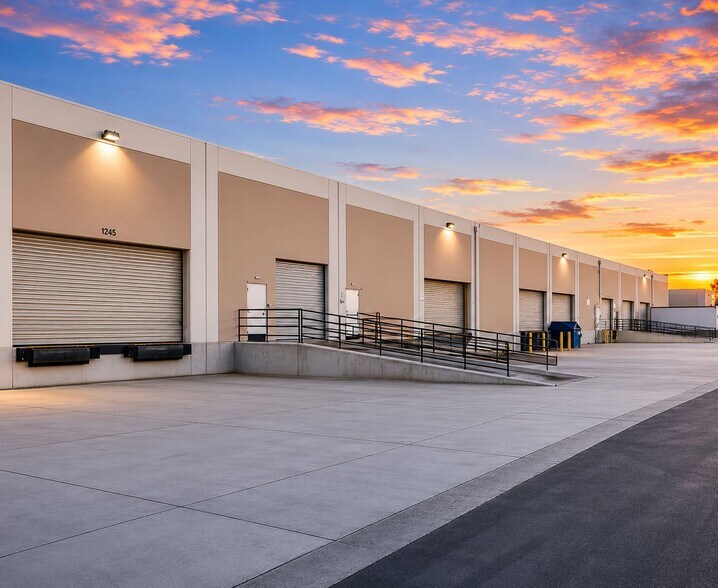 12439-12455 Florence Ave, Santa Fe Springs, CA à vendre - Photo du bâtiment - Image 3 de 8