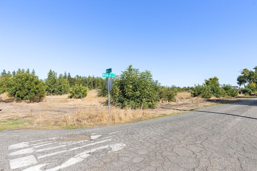 3310 Rodeo Ave, Chico, CA à vendre - Photo du bâtiment - Image 2 de 2