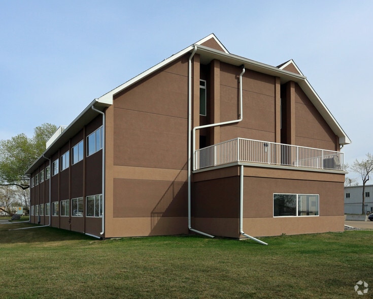 2461 76 Ave Edmonton, AB portefeuille de 4 propriétés à vendre sur LoopNet.ca - Photo principale - Image 3 de 3