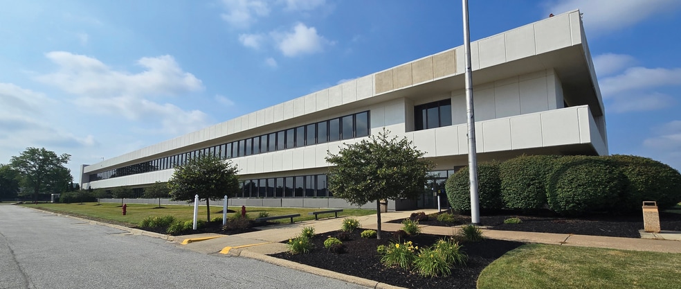 7800 Tyler Blvd, Mentor, OH for lease - Building Photo - Image 2 of 4
