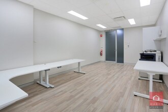29-31 Lexington Dr, Bella Vista for lease Interior Photo- Image 2 of 3