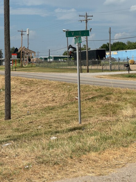 1001 N Little Ave, Cushing, OK for lease - Building Photo - Image 2 of 4