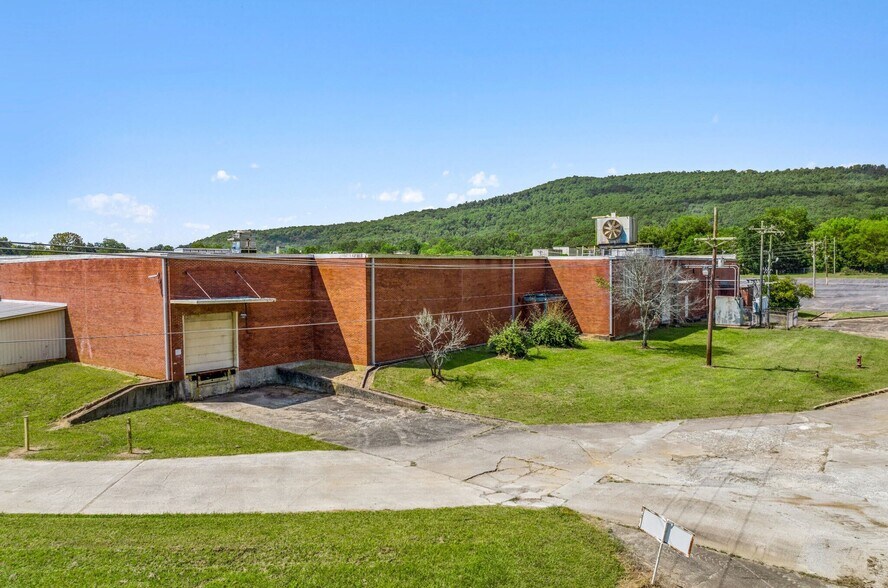 705 E 2nd St, Stevenson, AL à louer - Photo du bâtiment - Image 3 de 8