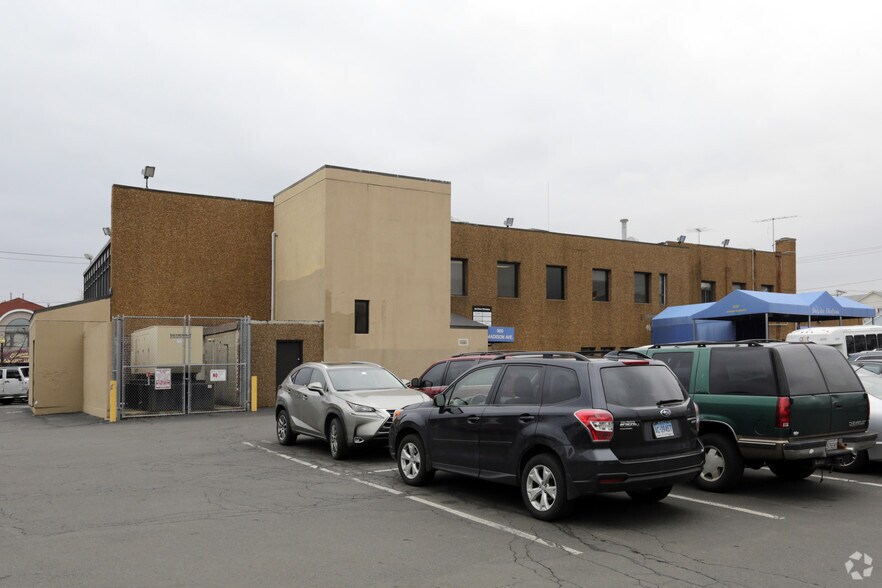 900 Madison Ave, Bridgeport, CT à louer - Photo du bâtiment - Image 2 de 2