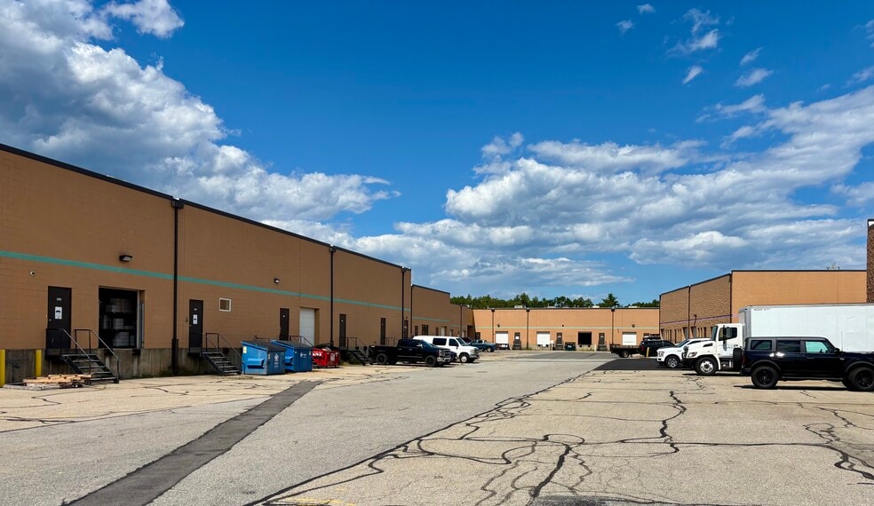 300 Oak St, Pembroke, MA for lease - Building Photo - Image 3 of 7