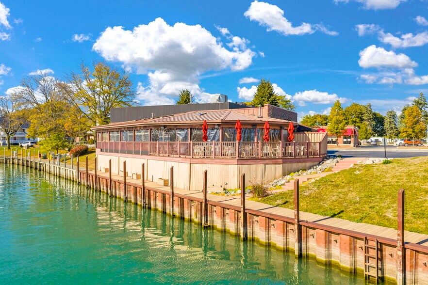 119 Clinton Ave, Saint Clair, MI à vendre - Photo du bâtiment - Image 3 de 52