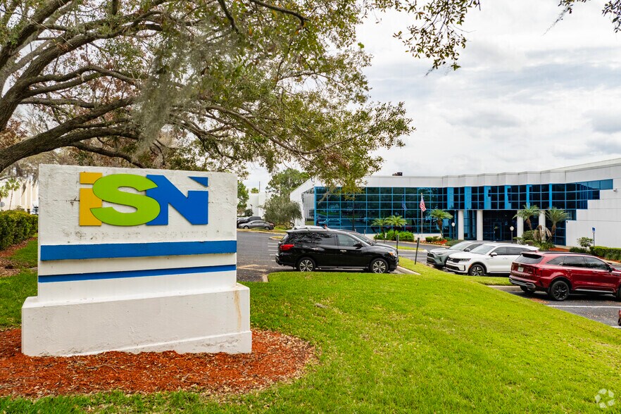 2727 Interstate Dr, Lakeland, FL à louer - Photo du bâtiment - Image 2 de 7