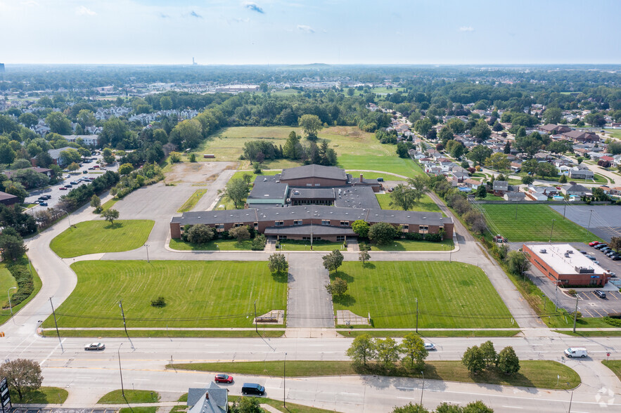 15601 Northline Rd, Southgate, MI for lease - Primary Photo - Image 1 of 16