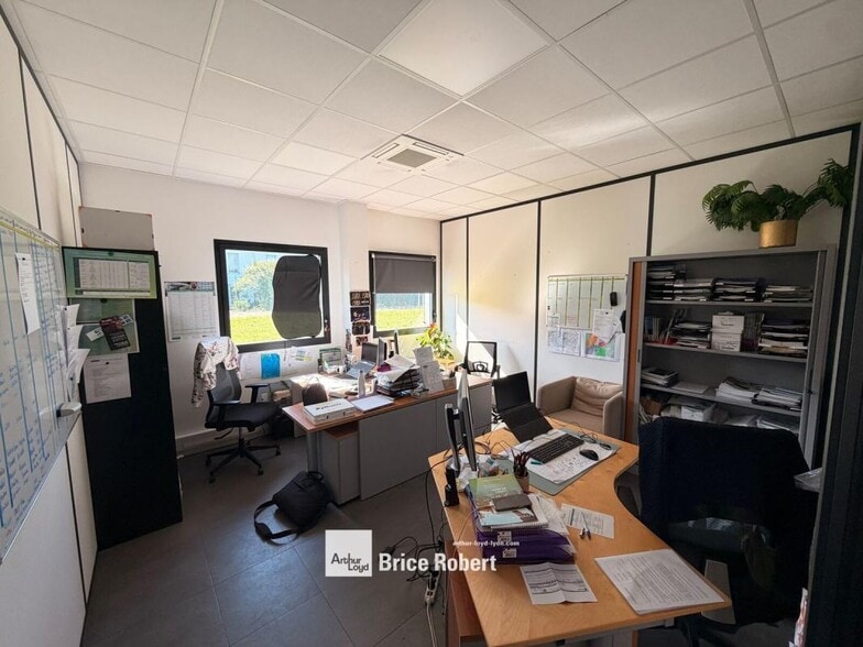Cité Berliet, Saint Priest for lease - Interior Photo - Image 2 of 6