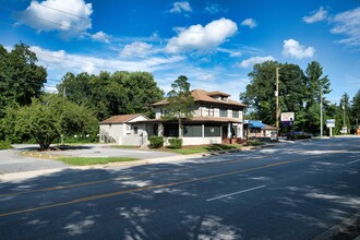 520 Hendersonville Rd, Asheville, NC à louer Photo du b timent- Image 1 de 21