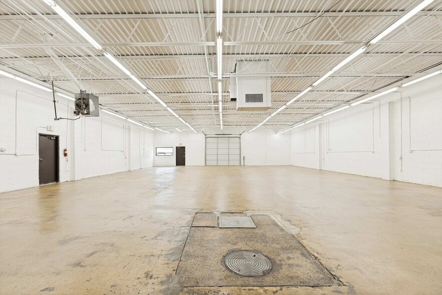 406 Bishop Ave, Richardson, TX for lease - Building Photo - Image 3 of 4