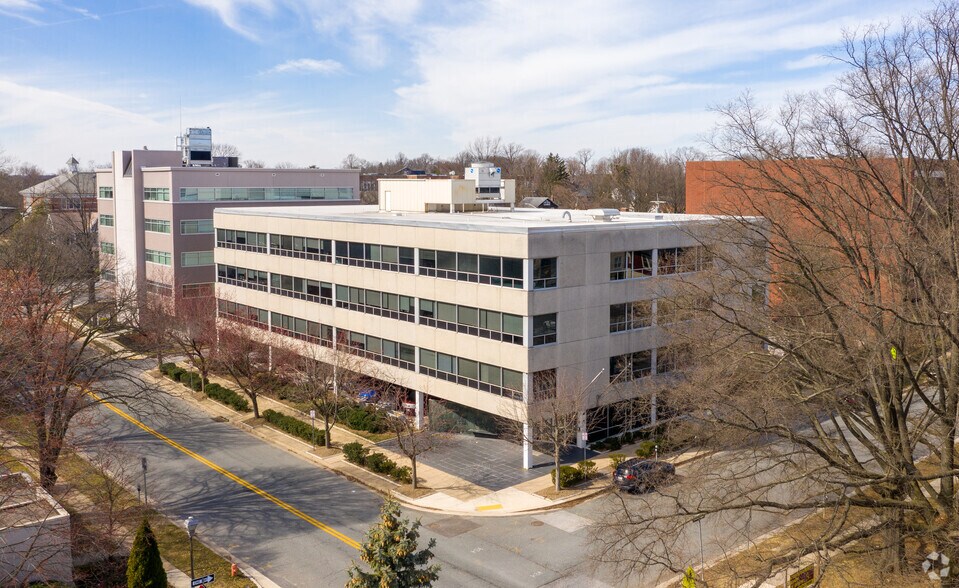 600 Baltimore Ave, Towson, MD à louer - Photo du bâtiment - Image 1 de 3