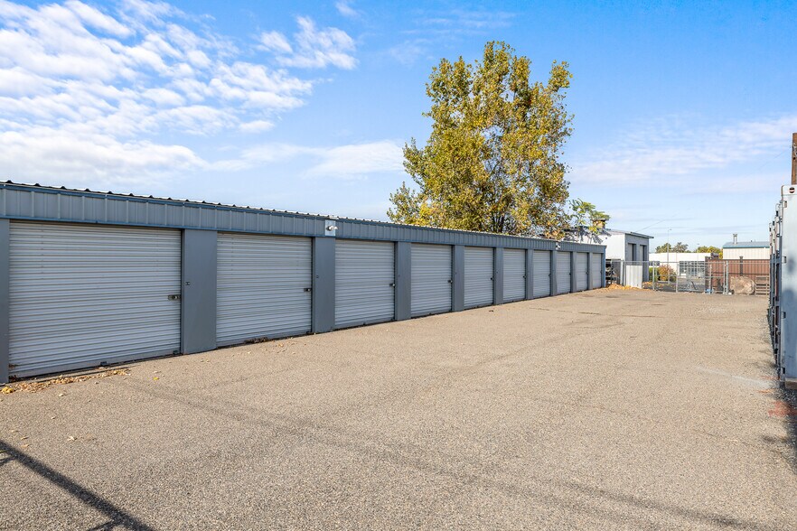 912 Grand Ronde Ave, Kennewick, WA à vendre - Photo du bâtiment - Image 2 de 30