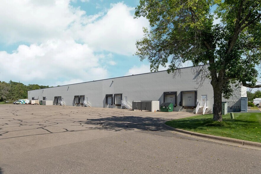 2290-2298 Woodale Dr, Mounds View, MN à louer - Photo du bâtiment - Image 3 de 7