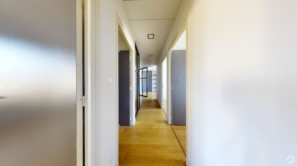 Office in Lyon for lease - Interior Photo - Image 3 of 11