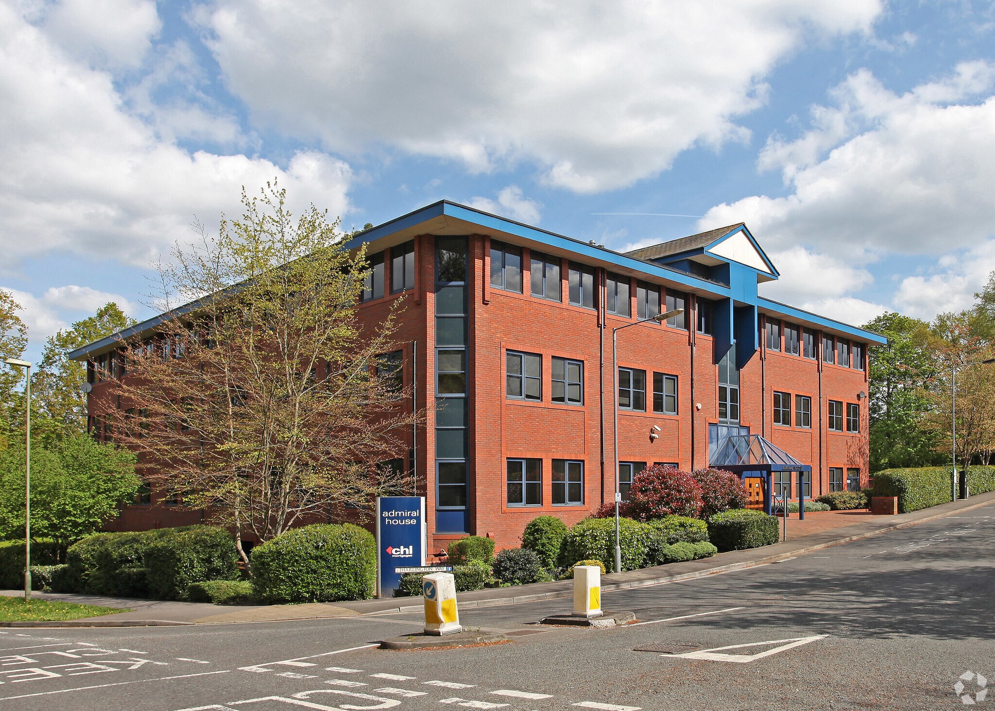 Harlington Way N, Fleet à louer Photo principale- Image 1 de 7